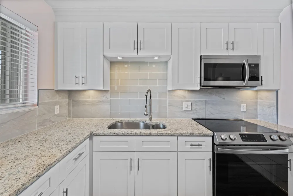 421 S Lakeside Dr, Lake Worth Beach, FL 33460