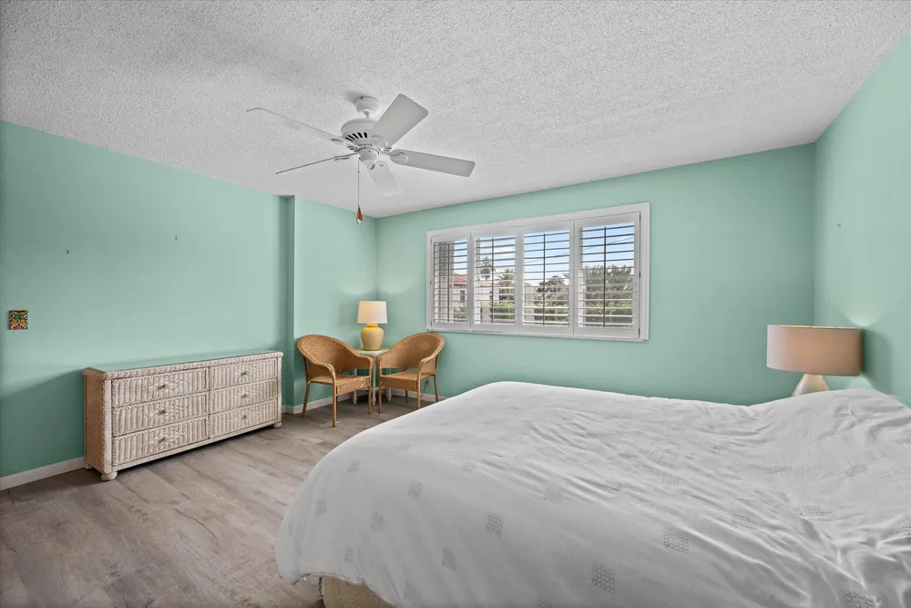 421 S Lakeside Dr, Lake Worth Beach, FL 33460