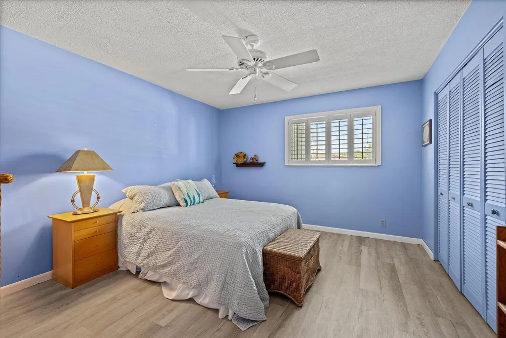 421 S Lakeside Dr, Lake Worth Beach, FL 33460