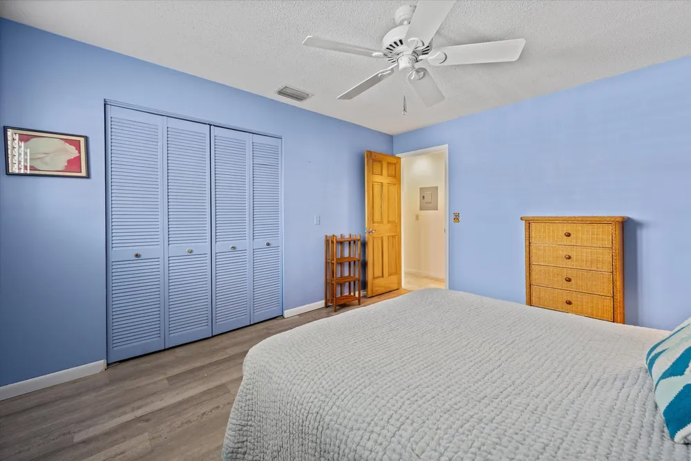 421 S Lakeside Dr, Lake Worth Beach, FL 33460