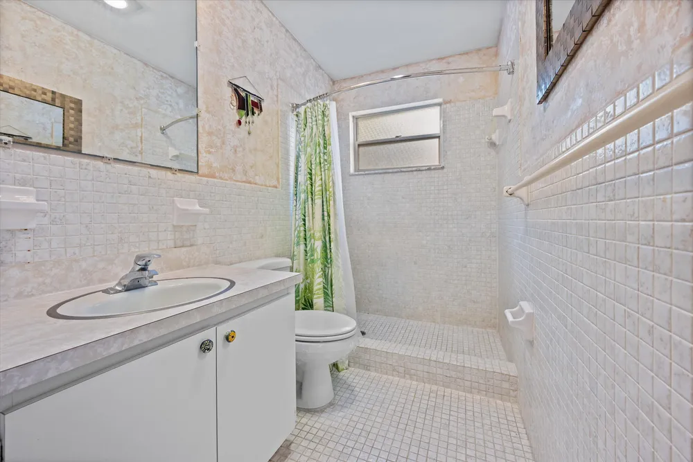 421 S Lakeside Dr, Lake Worth Beach, FL 33460