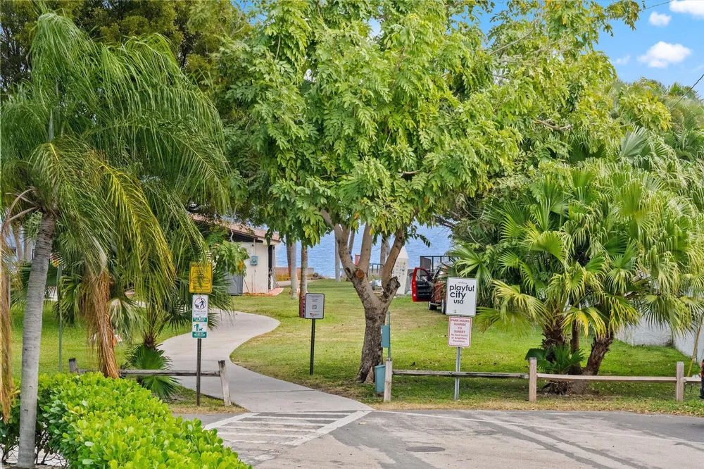 421 S Lakeside Dr, Lake Worth Beach, FL 33460
