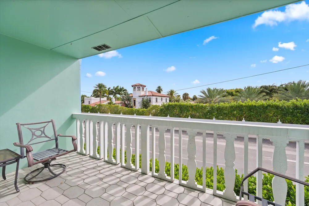 421 S Lakeside Dr, Lake Worth Beach, FL 33460