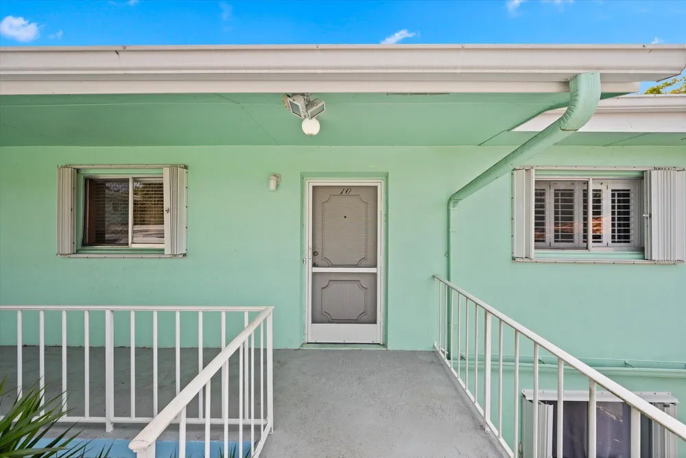 421 S Lakeside Dr, Lake Worth Beach, FL 33460