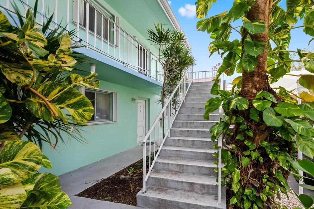 421 S Lakeside Dr, Lake Worth Beach, FL 33460