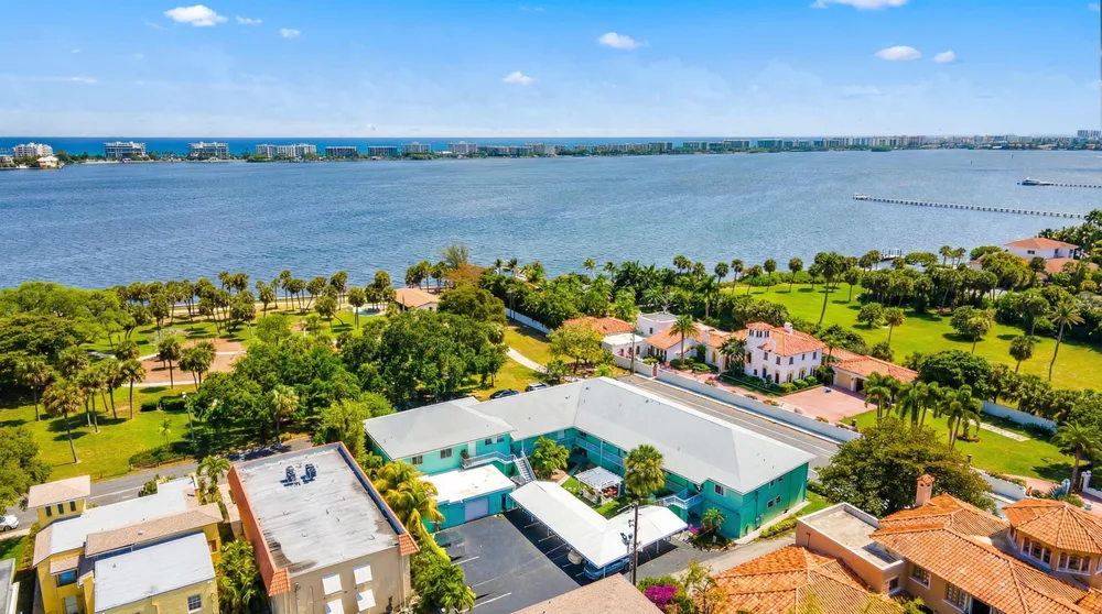 421 S Lakeside Dr, Lake Worth Beach, FL 33460
