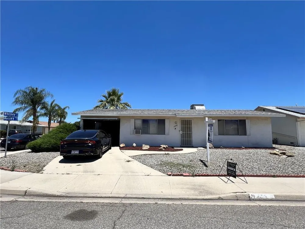 1598 W Wesley Pl, Hemet, CA 92543
