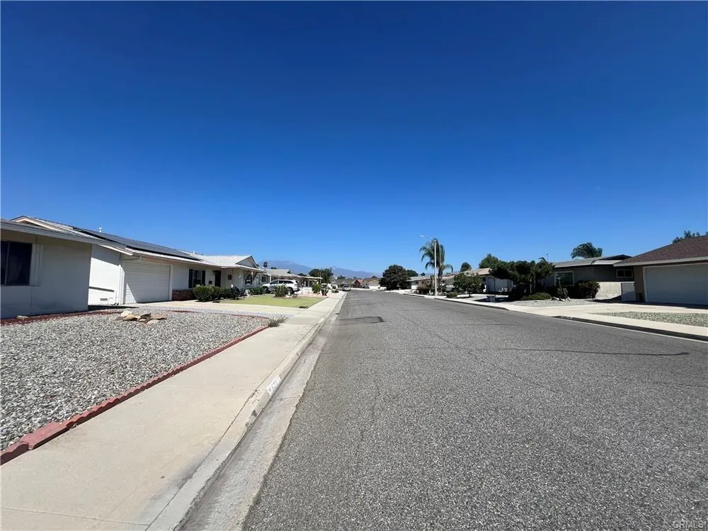 1598 W Wesley Pl, Hemet, CA 92543