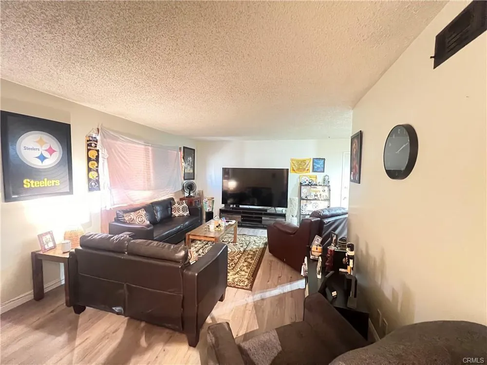 1598 W Wesley Pl, Hemet, CA 92543