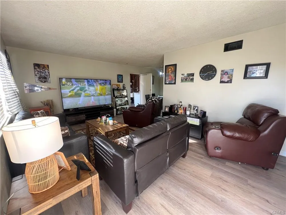 1598 W Wesley Pl, Hemet, CA 92543