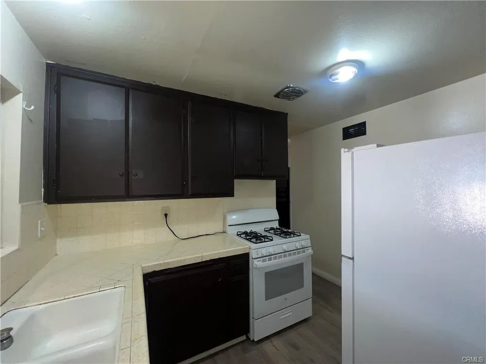 1598 W Wesley Pl, Hemet, CA 92543