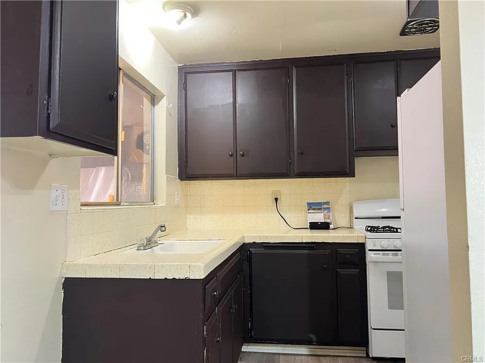 1598 W Wesley Pl, Hemet, CA 92543