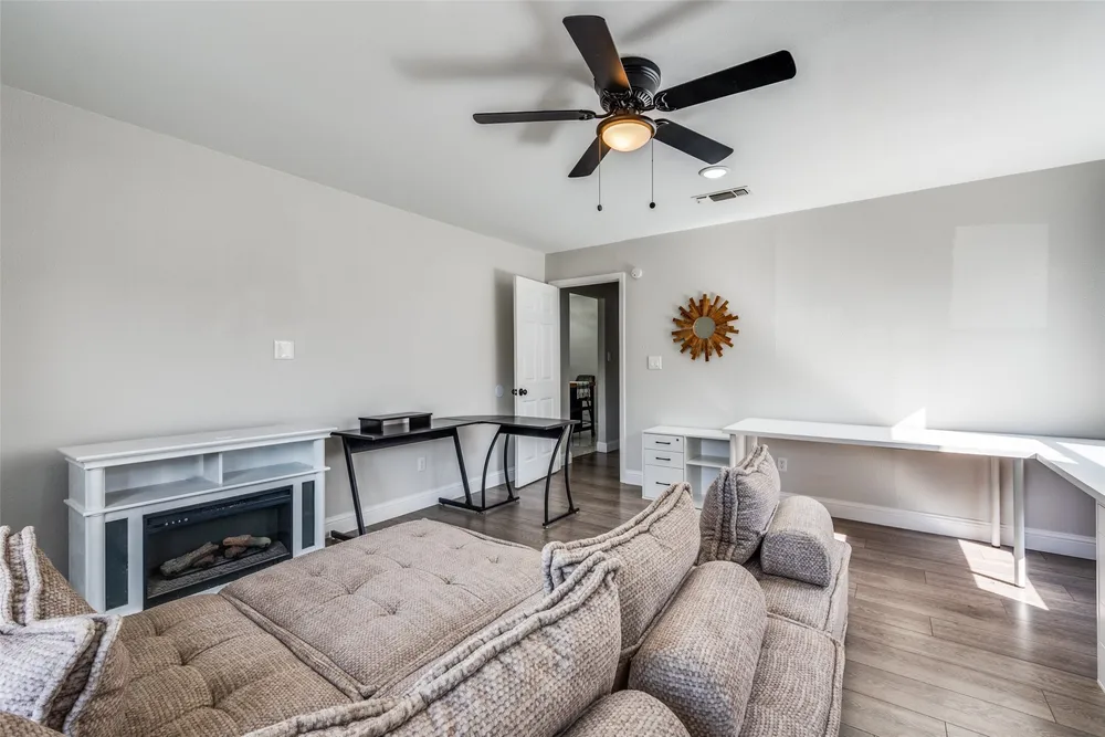 348 Thompson St, Fort Worth, TX 76134