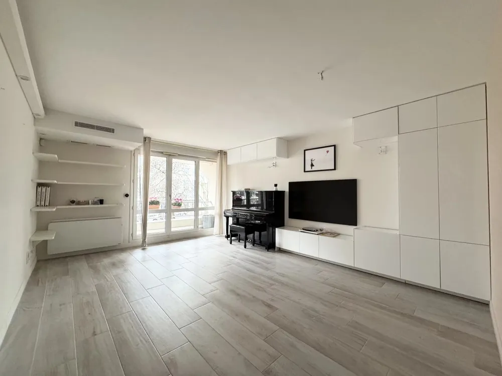 Issy-les-Moulineaux, 92130, France
