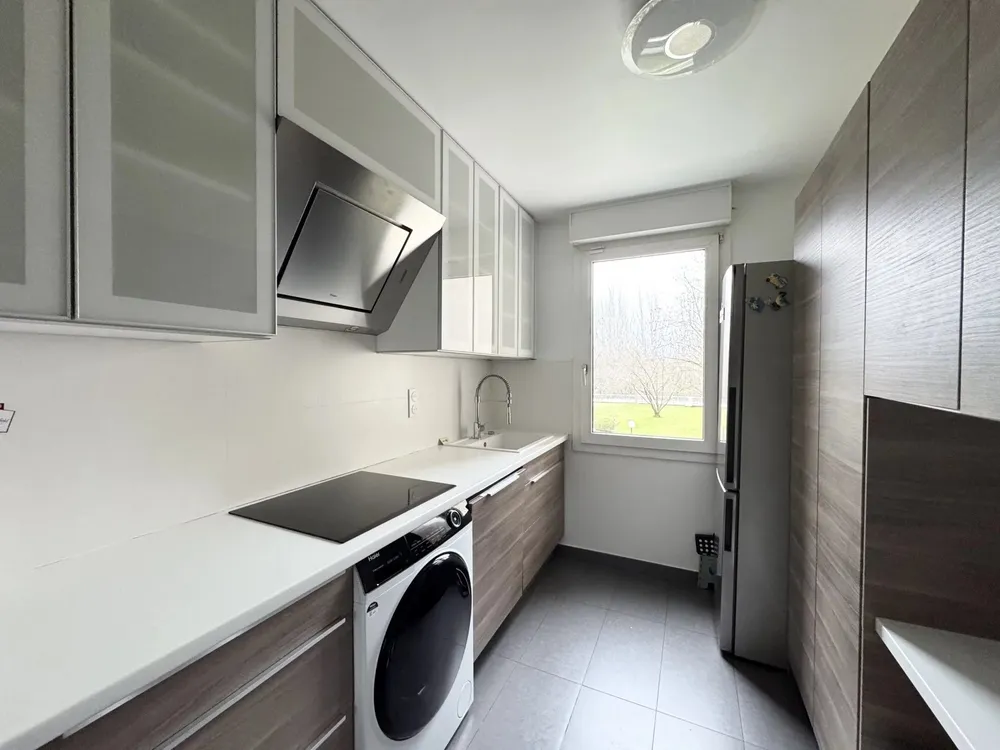Issy-les-Moulineaux, 92130, France