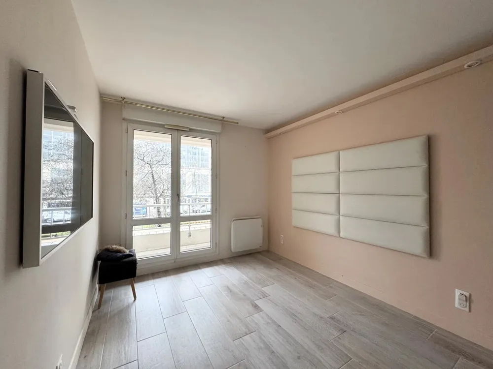 Issy-les-Moulineaux, 92130, France