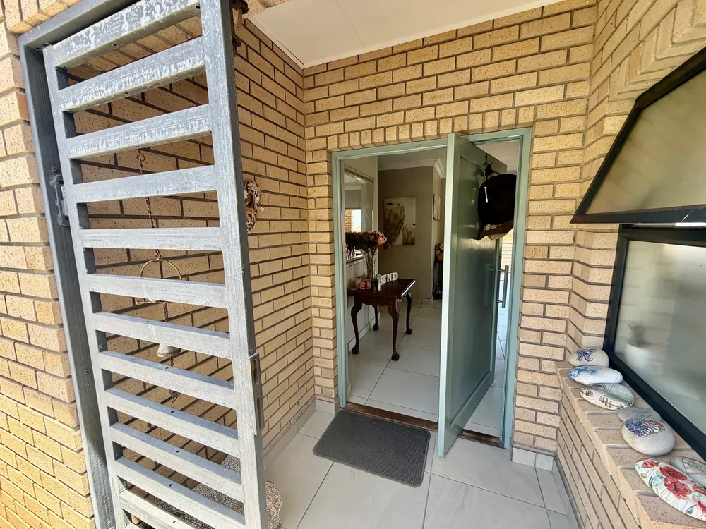 South Africa, Western Cape, Dana Bay, P. Pulchra Street, 8