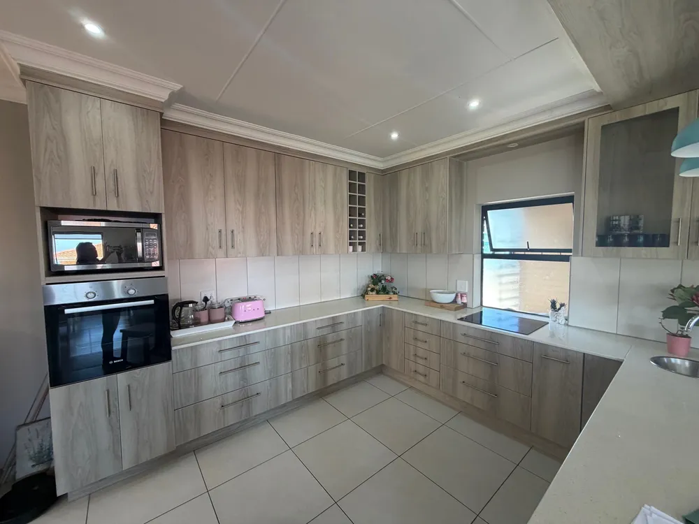 South Africa, Western Cape, Dana Bay, P. Pulchra Street, 8