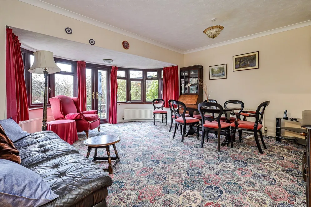 Property carousel item 6