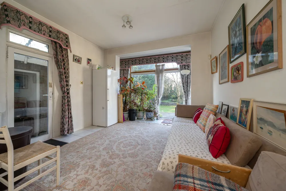 Gunnersbury Avenue, Ealing, W5
