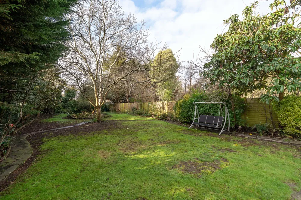 Gunnersbury Avenue, Ealing, W5