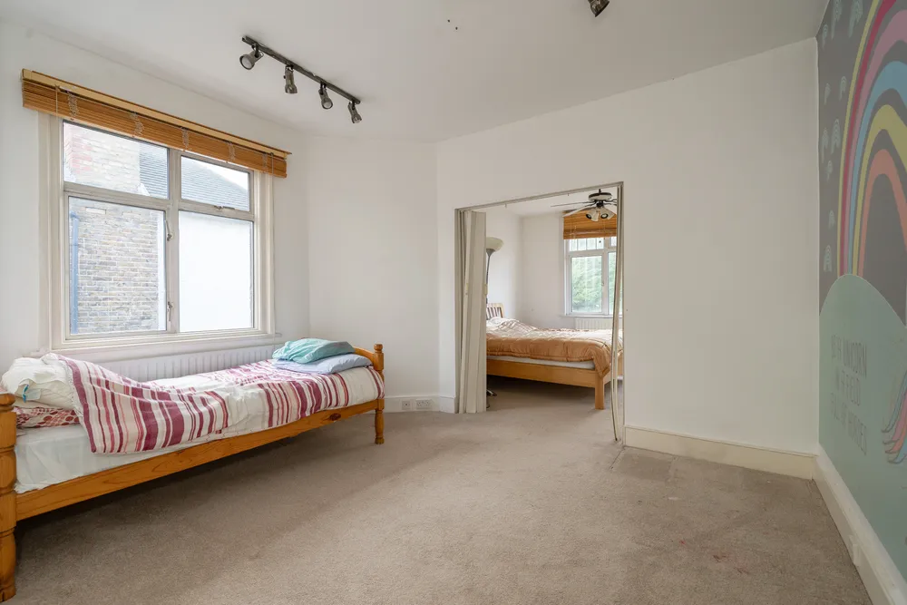Gunnersbury Avenue, Ealing, W5