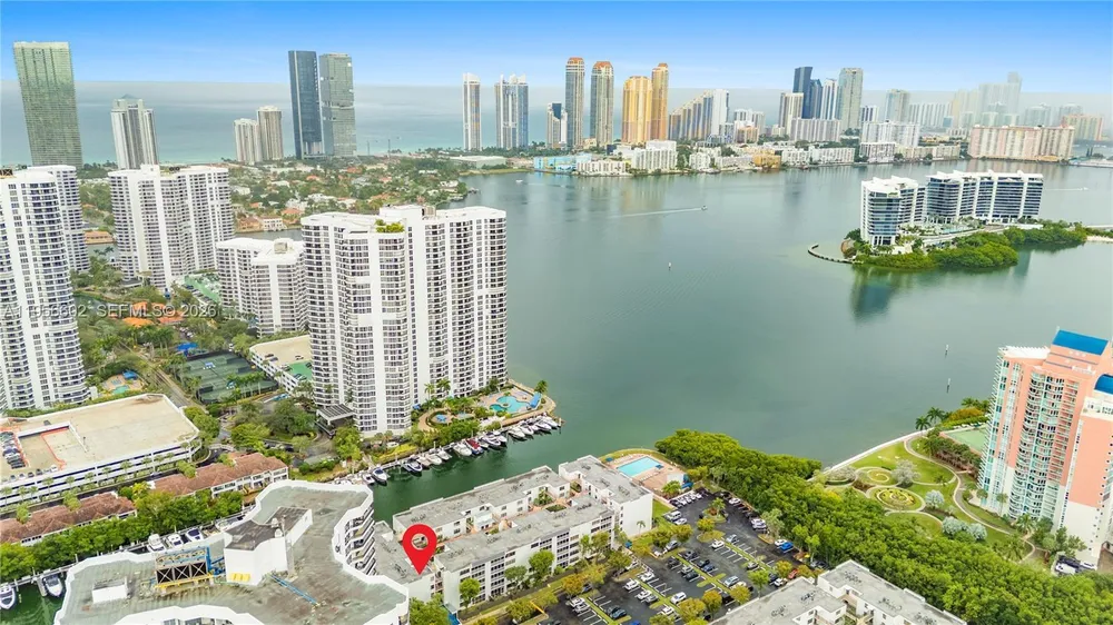 3440 NE 192nd St, Aventura, FL 33180