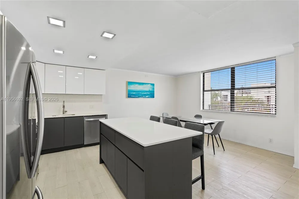 3440 NE 192nd St, Aventura, FL 33180