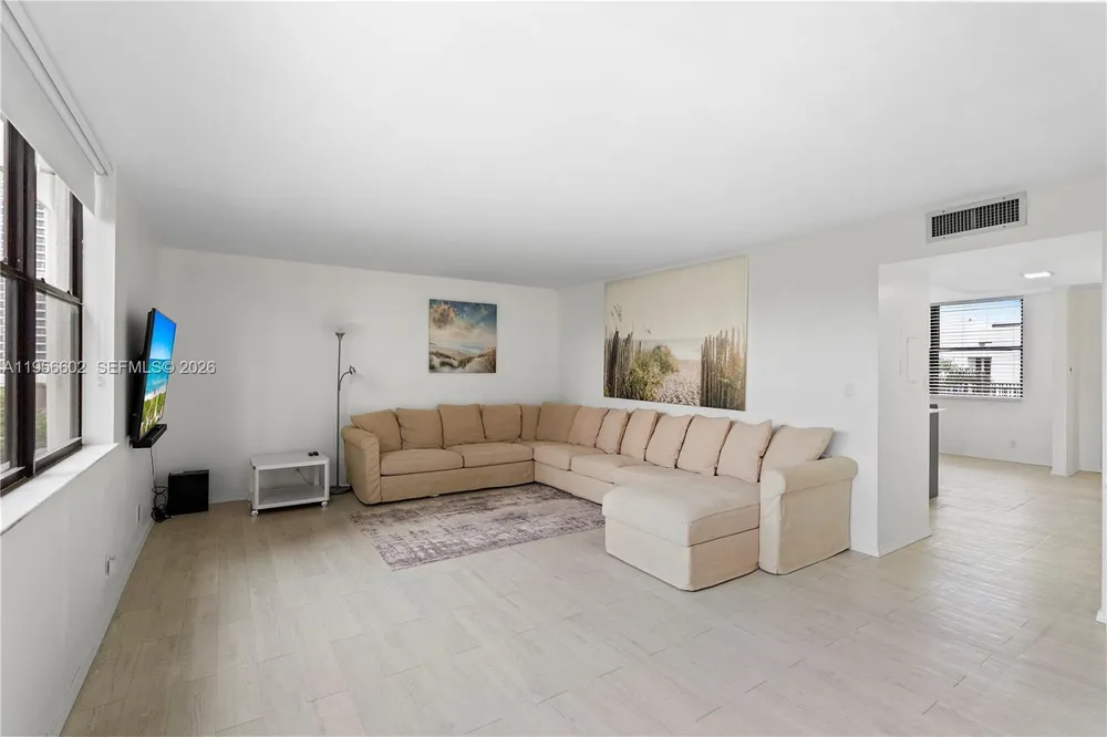 3440 NE 192nd St, Aventura, FL 33180