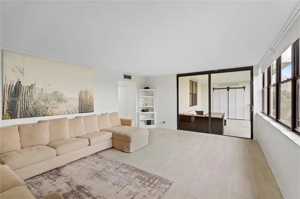 3440 NE 192nd St, Aventura, FL 33180