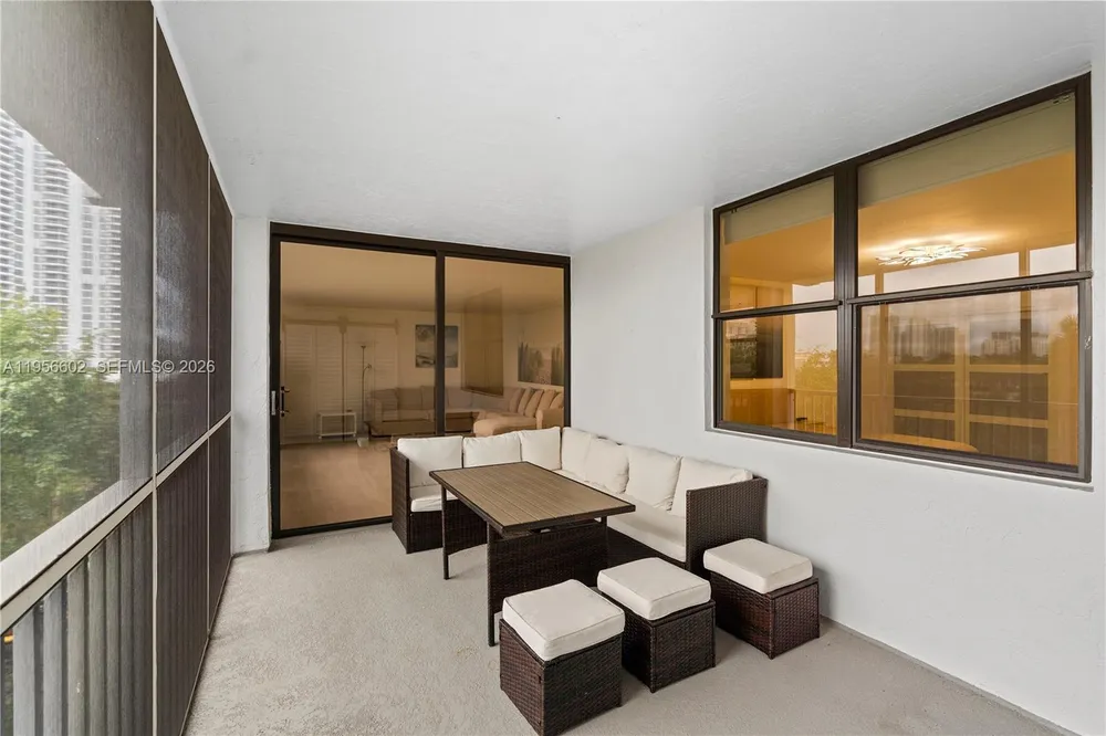 3440 NE 192nd St, Aventura, FL 33180