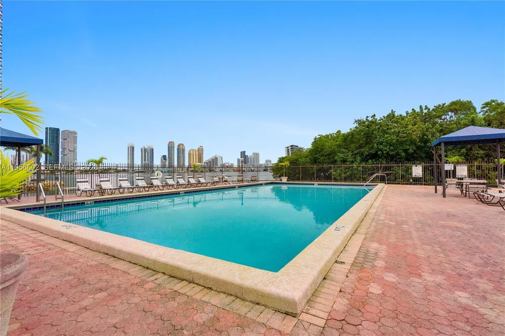 3440 NE 192nd St, Aventura, FL 33180