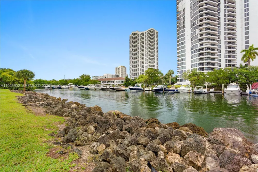 3440 NE 192nd St, Aventura, FL 33180