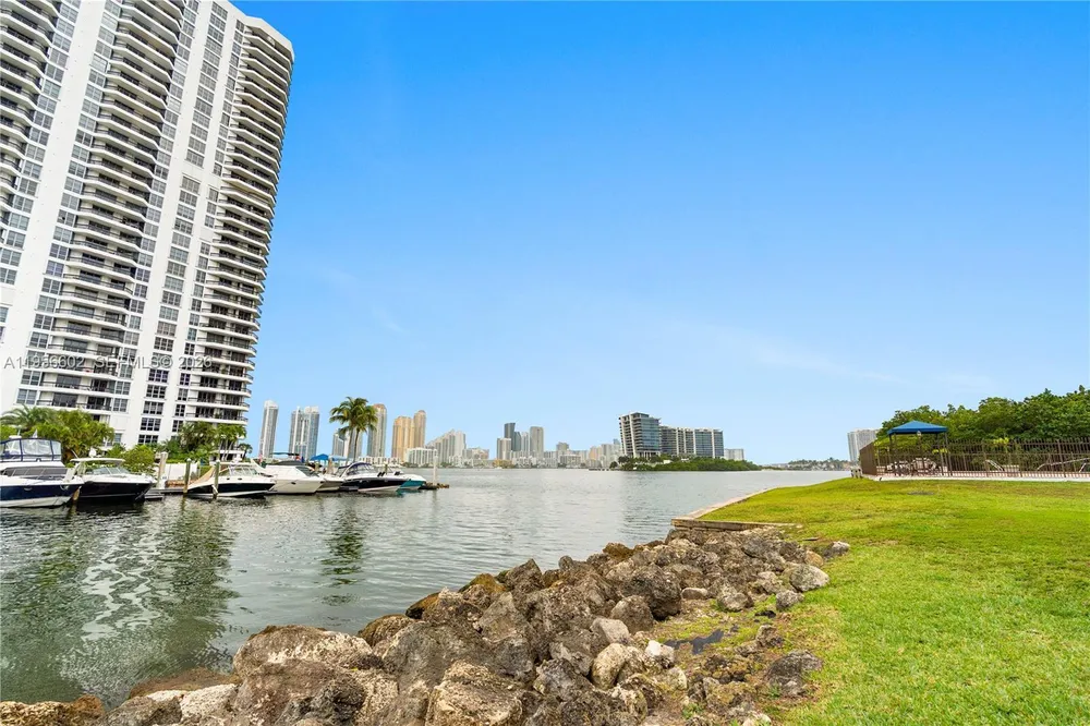3440 NE 192nd St, Aventura, FL 33180