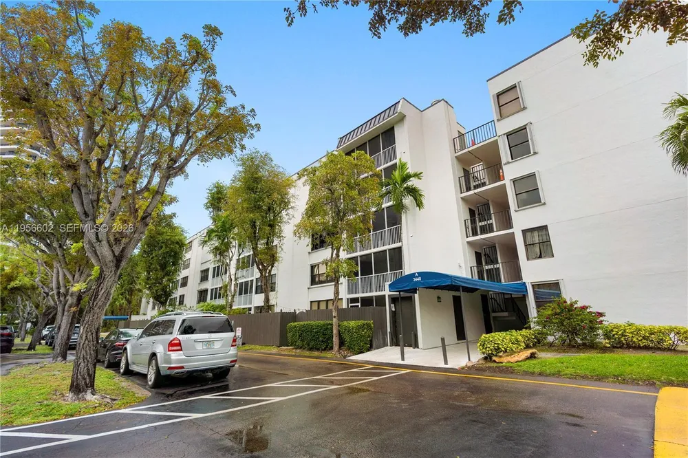 3440 NE 192nd St, Aventura, FL 33180