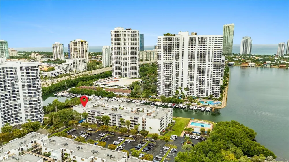 3440 NE 192nd St, Aventura, FL 33180