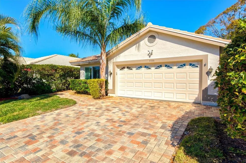 4706 Dundee Dr, Bradenton, FL 34210