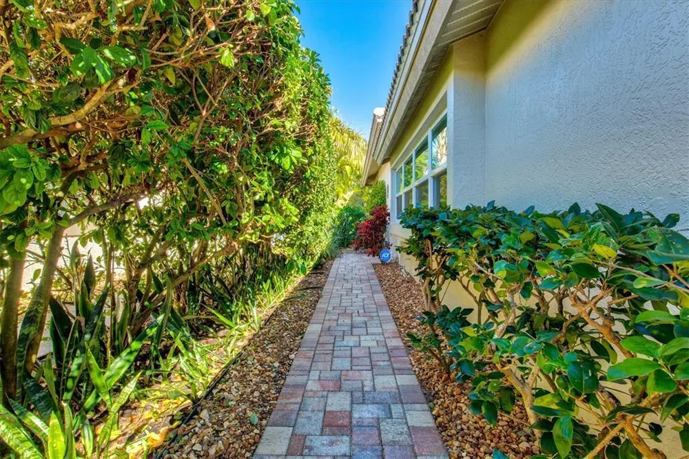 4706 Dundee Dr, Bradenton, FL 34210