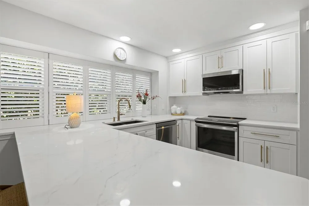 4706 Dundee Dr, Bradenton, FL 34210