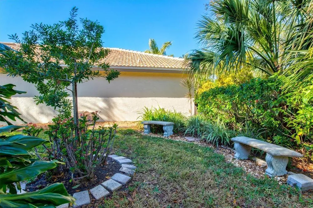 4706 Dundee Dr, Bradenton, FL 34210