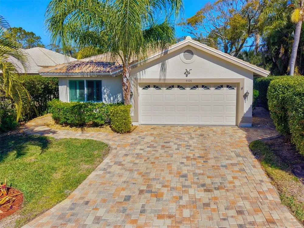4706 Dundee Dr, Bradenton, FL 34210