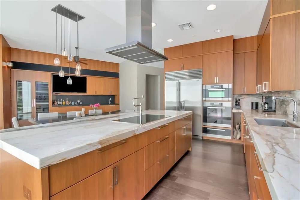 450 Knights Run Ave, Tampa, FL 33602
