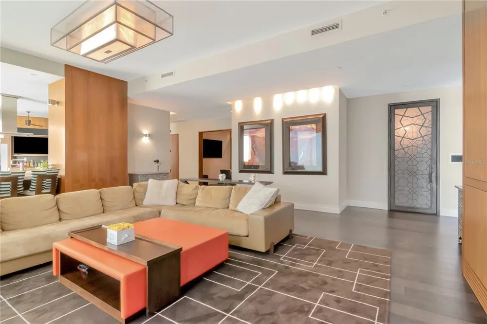 450 Knights Run Ave, Tampa, FL 33602