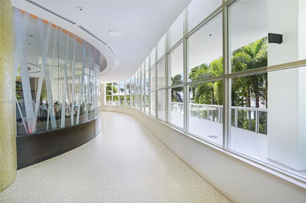 4391 Collins Ave, Miami Beach, FL 33140