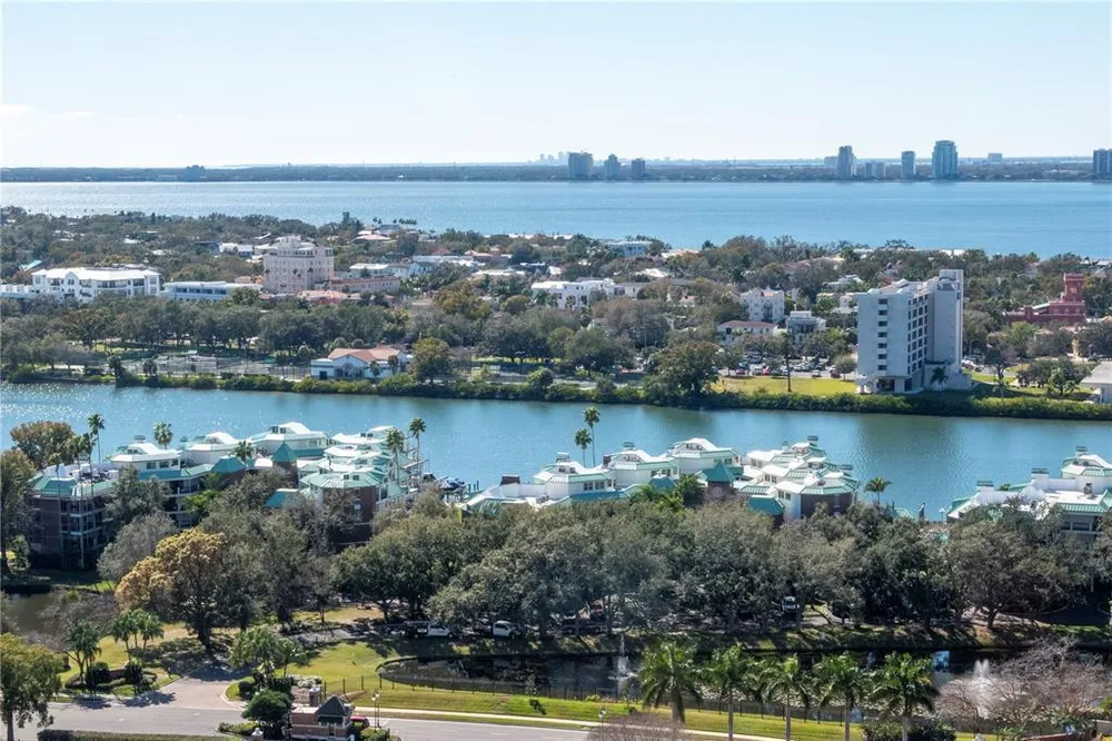 450 Knights Run Ave, Tampa, FL 33602