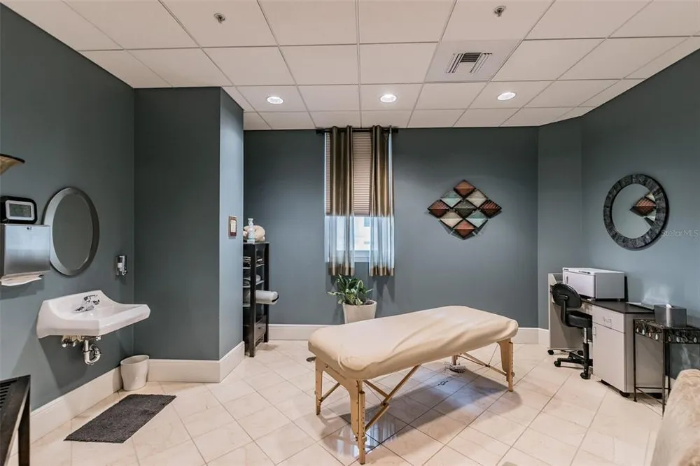 450 Knights Run Ave, Tampa, FL 33602
