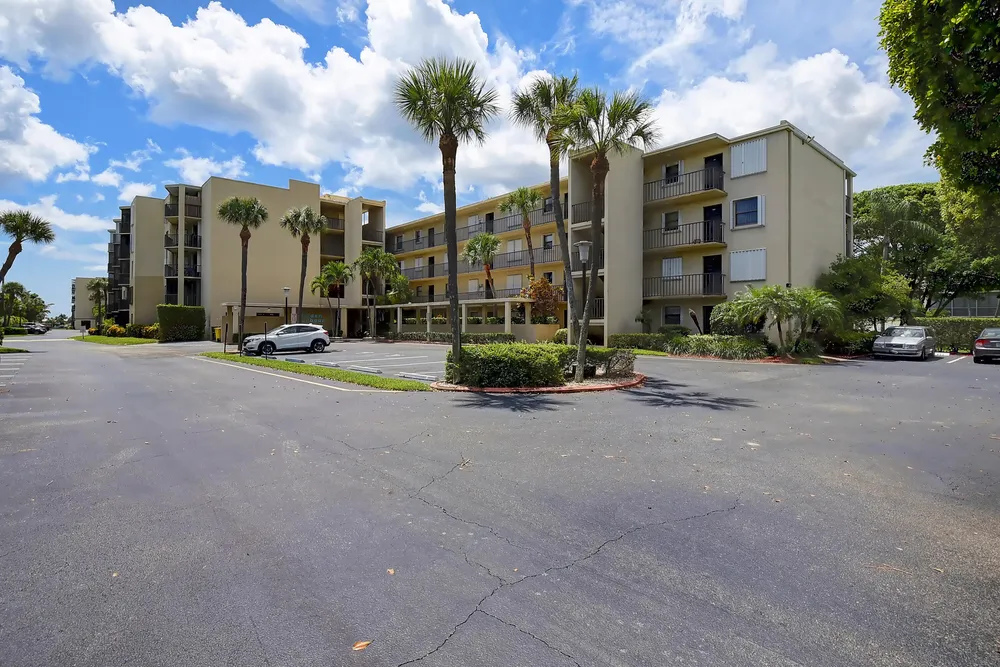 890 N Dixie Hwy, Lantana, FL 33462
