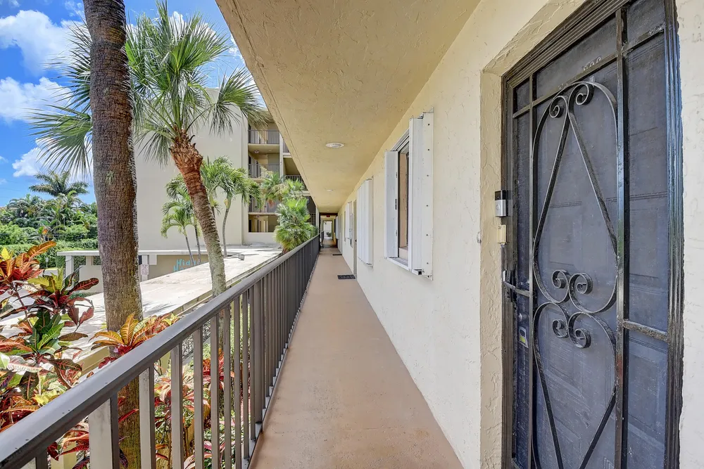 890 N Dixie Hwy, Lantana, FL 33462