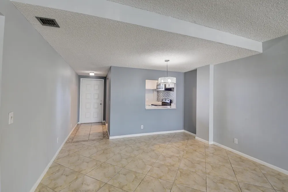 890 N Dixie Hwy, Lantana, FL 33462