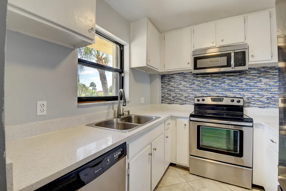 890 N Dixie Hwy, Lantana, FL 33462